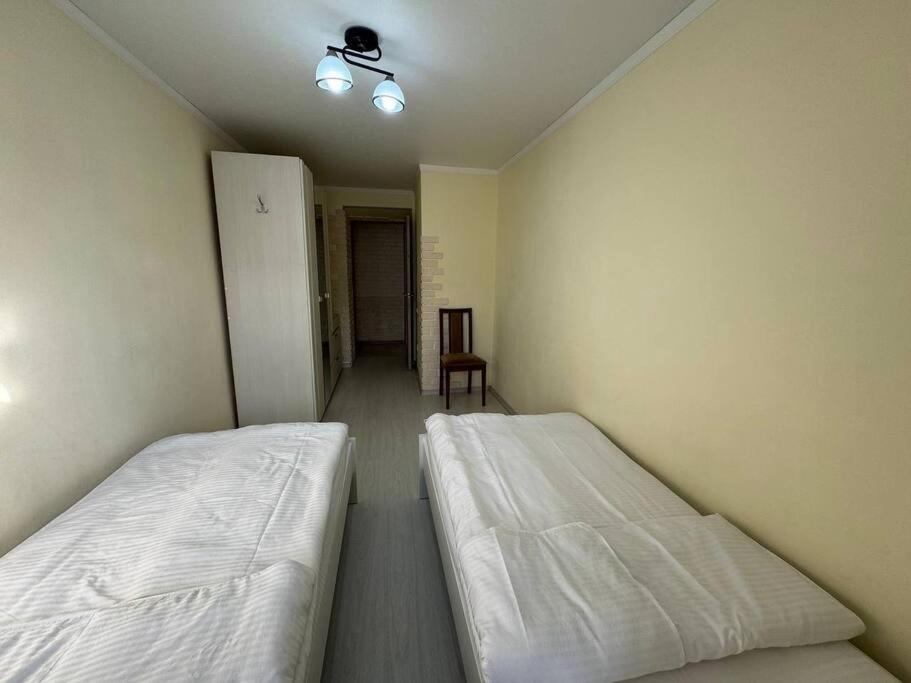 трехкомнатная в центре города с выходом в парк Apartment